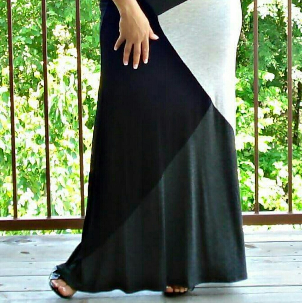 Color-block Maxi Dress - Picture 3 of 5